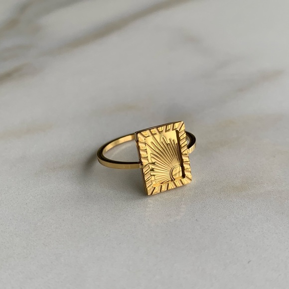 Rising sun ring, stacking sun ring, Gold Signet Ring, Sun Signet Ring, boho ring - Picture 5 of 8